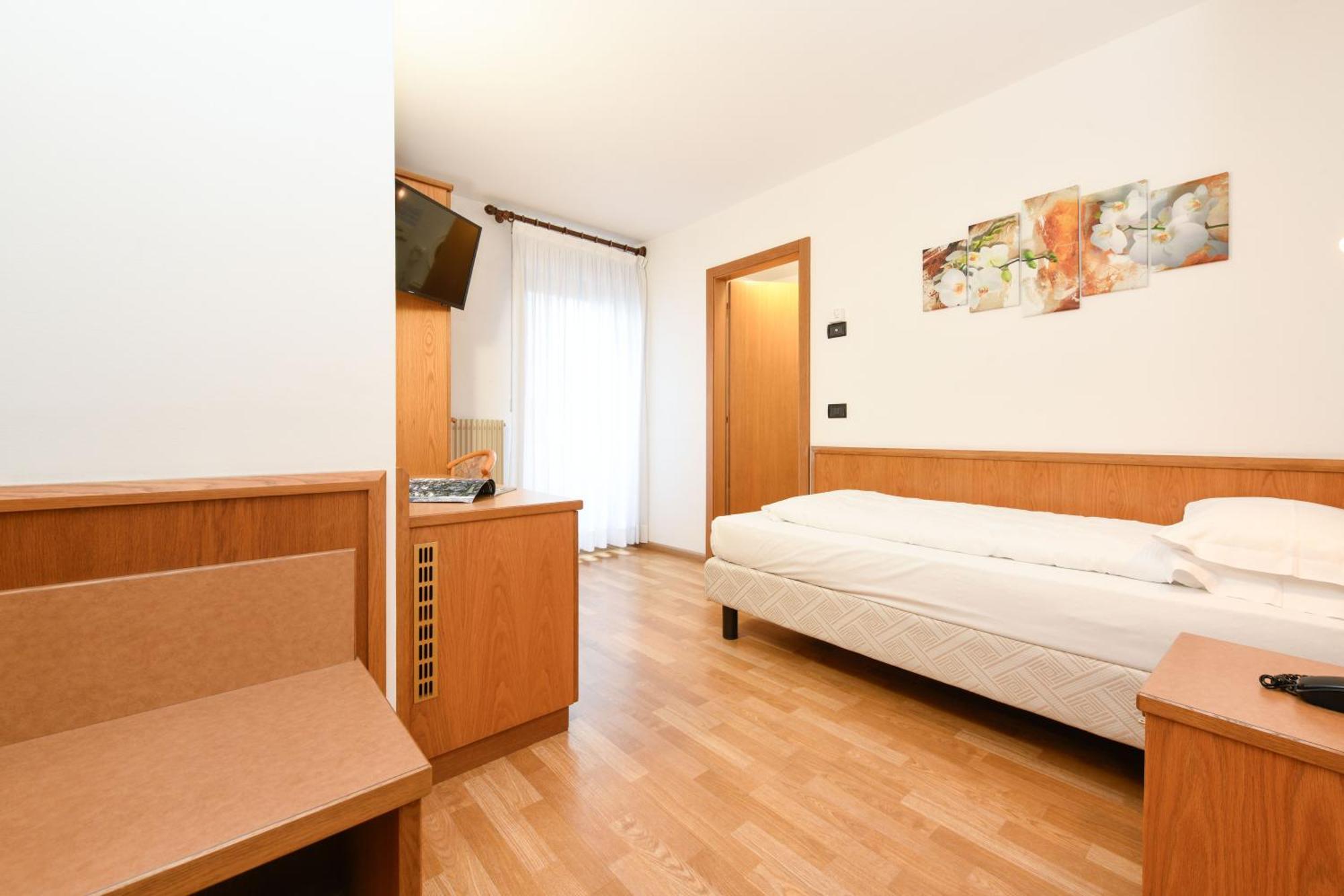 Hotel Denny Пинцоло Экстерьер фото